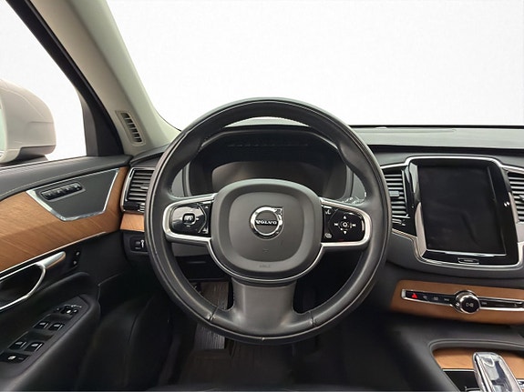 Volvo XC90 13 of 30