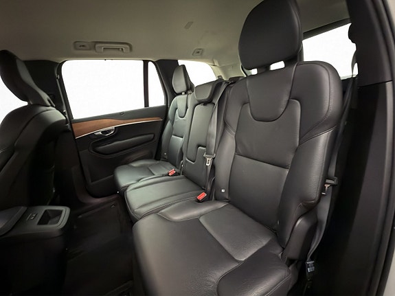 Volvo XC90 30 of 30