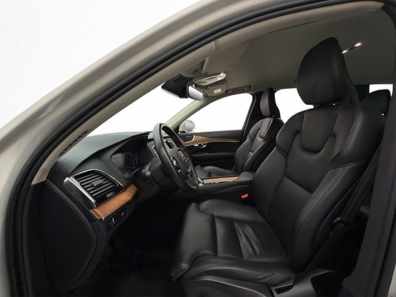Volvo XC90 11 of 30