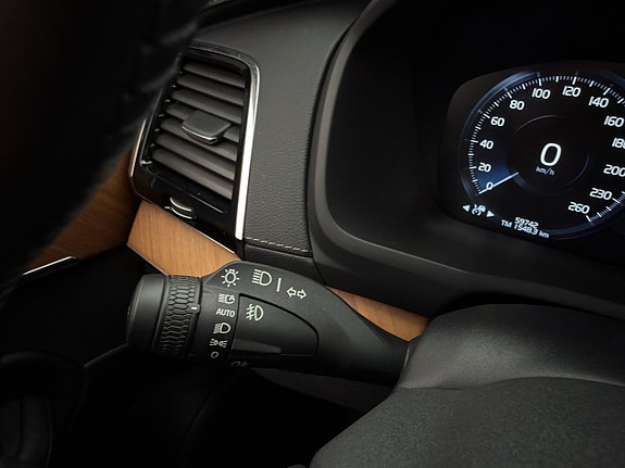 Volvo XC90 14 of 30