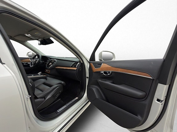 Volvo XC90 28 of 30