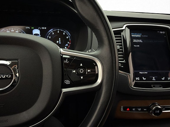 Volvo XC90 17 of 30