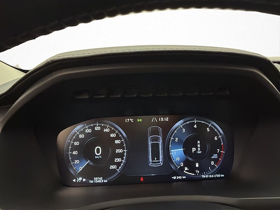 Volvo XC90 16 of 30