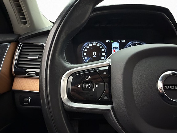 Volvo XC90 15 of 30