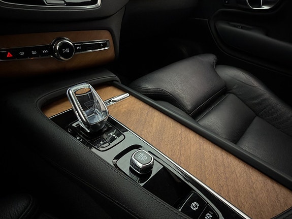 Volvo XC90 26 of 30
