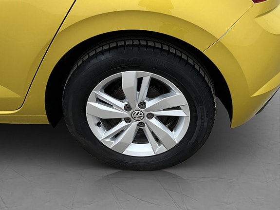 Volkswagen Polo 25 of 25