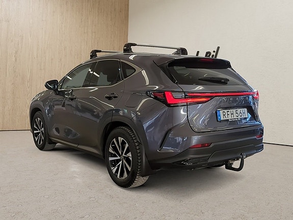 Lexus NX450h+ 3 of 5