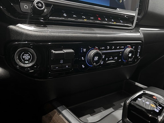 Chevrolet Silverado 1500 21 of 25