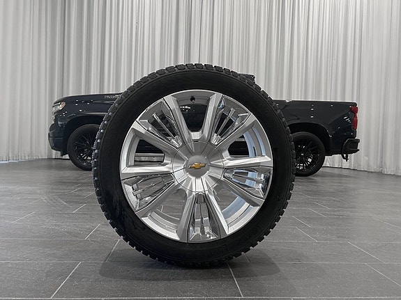 Chevrolet Silverado 1500 3 of 5
