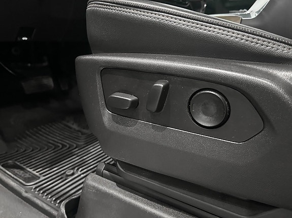 Chevrolet Silverado 1500 12 of 25