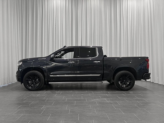 Chevrolet Silverado 1500 2 of 5