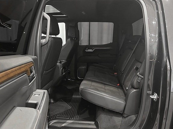Chevrolet Silverado 1500 14 of 25