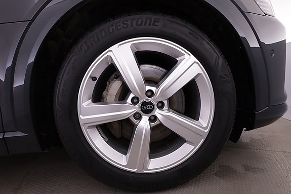 Audi Q8 4 of 5