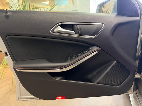 Mercedes-Benz A180 9 of 13