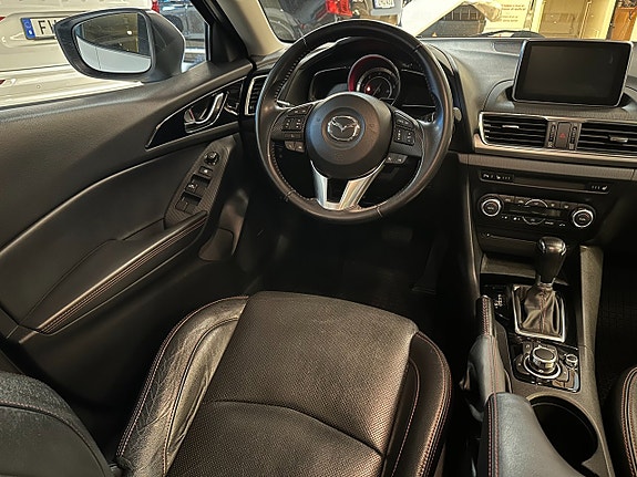 Mazda 3 4 of 5