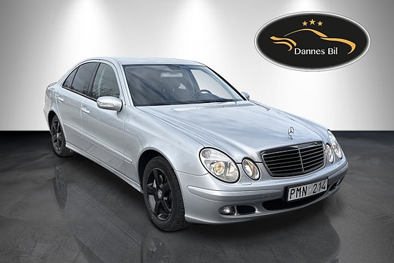 Mercedes-Benz E200 4 of 5