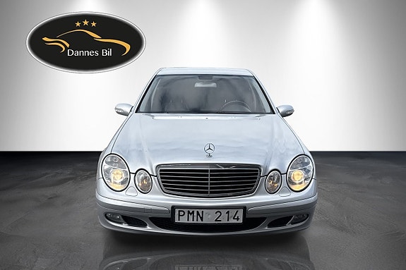 Mercedes-Benz E200 3 of 5