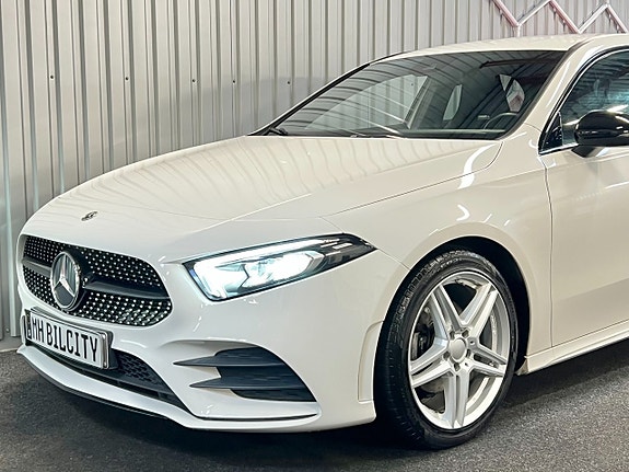 Mercedes-Benz A180 2 of 5