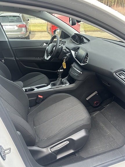 Peugeot 308 SW 5 of 5
