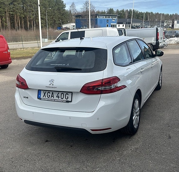 Peugeot 308 SW 3 of 5