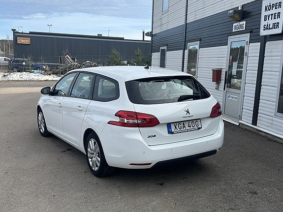 Peugeot 308 SW 4 of 5