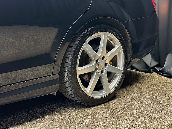 Mercedes-Benz C300 8 of 30