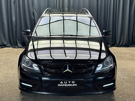 Mercedes-Benz C300 3 of 5