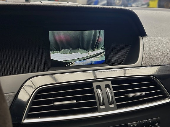 Mercedes-Benz C300 28 of 30