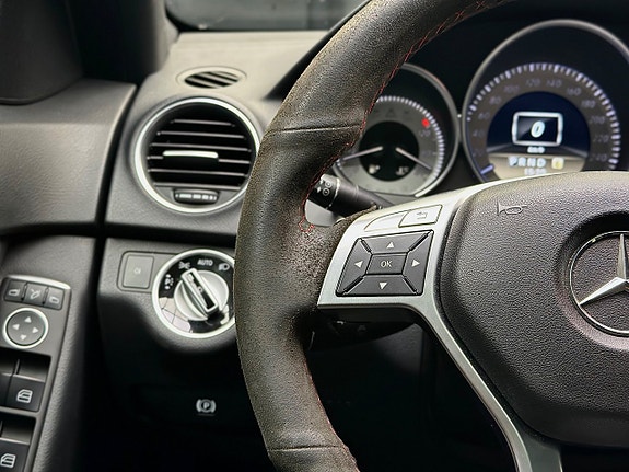 Mercedes-Benz C300 25 of 30