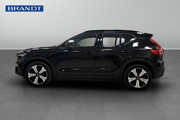 Volvo XC40 3 of 5