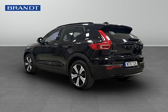Volvo XC40 2 of 5