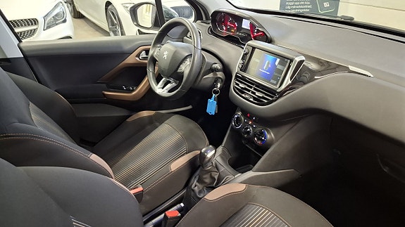 Peugeot 208 10 of 19