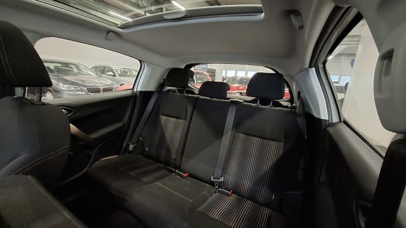 Peugeot 208 15 of 19