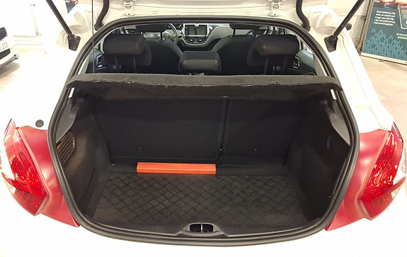 Peugeot 208 16 of 19