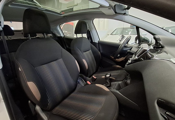 Peugeot 208 12 of 19