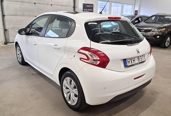 Peugeot 208 5 of 19