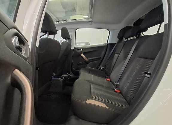 Peugeot 208 14 of 19