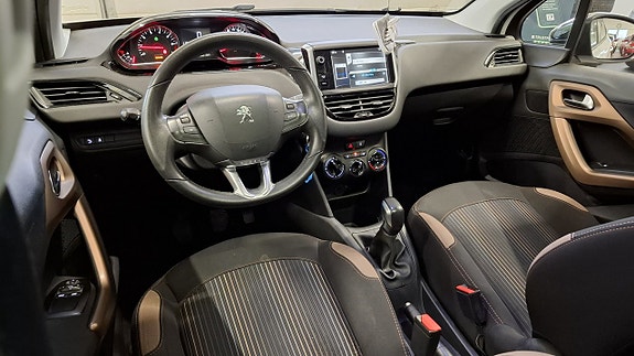 Peugeot 208 2 of 19