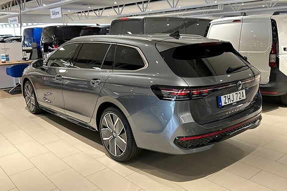 Volkswagen Passat 2 of 5