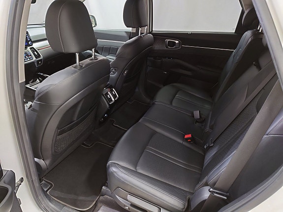 Kia Sorento 9 of 23