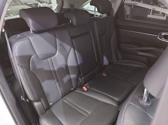 Kia Sorento 12 of 23
