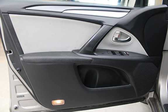 Toyota Avensis 7 of 12