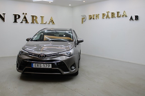 Toyota Avensis 3 of 12