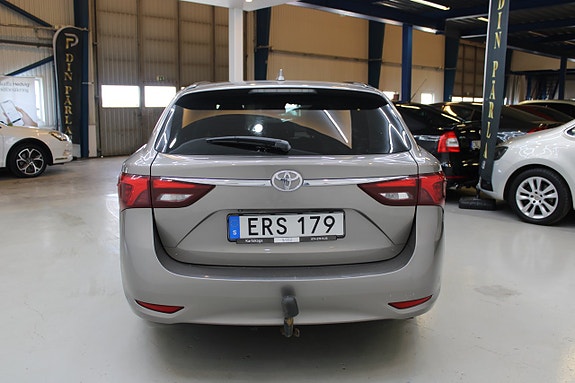 Toyota Avensis 5 of 12