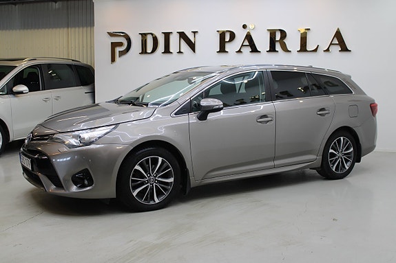 Toyota Avensis 2 of 12