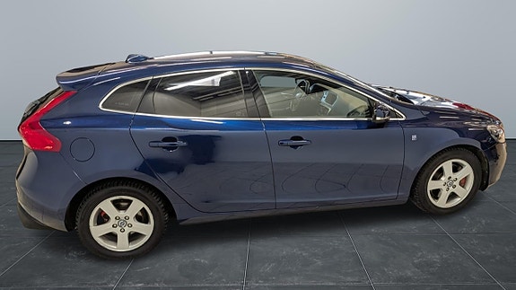 Volvo V40 6 of 17