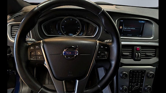Volvo V40 10 of 17