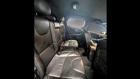 Volvo V40 13 of 17