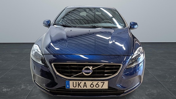 Volvo V40 2 of 17