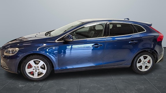 Volvo V40 3 of 17
